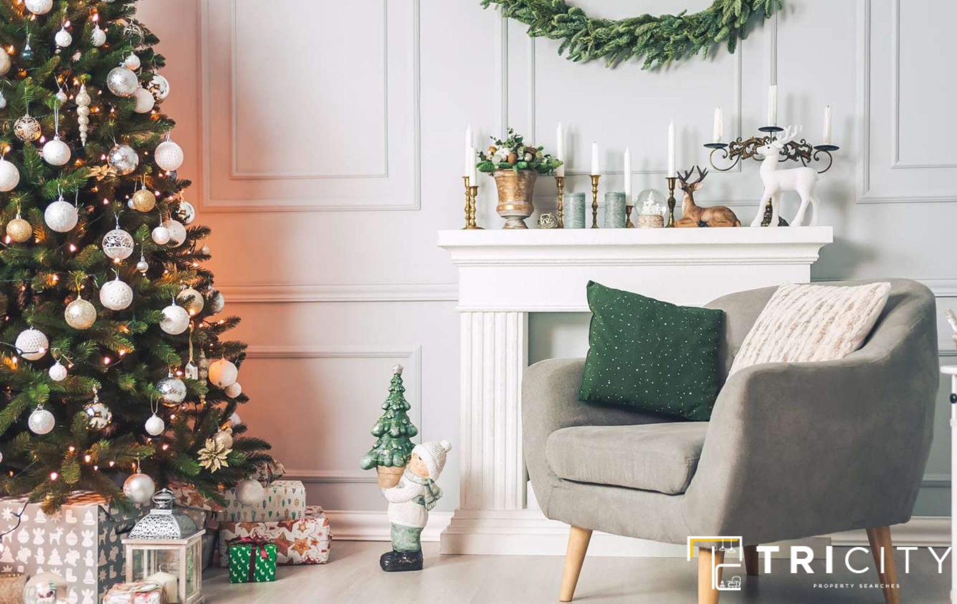 How to Decorate a Small Living Room For Christmas