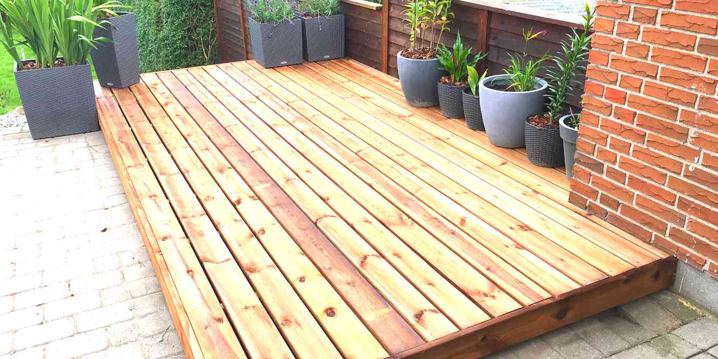10 Tips to Stain Your Deck
