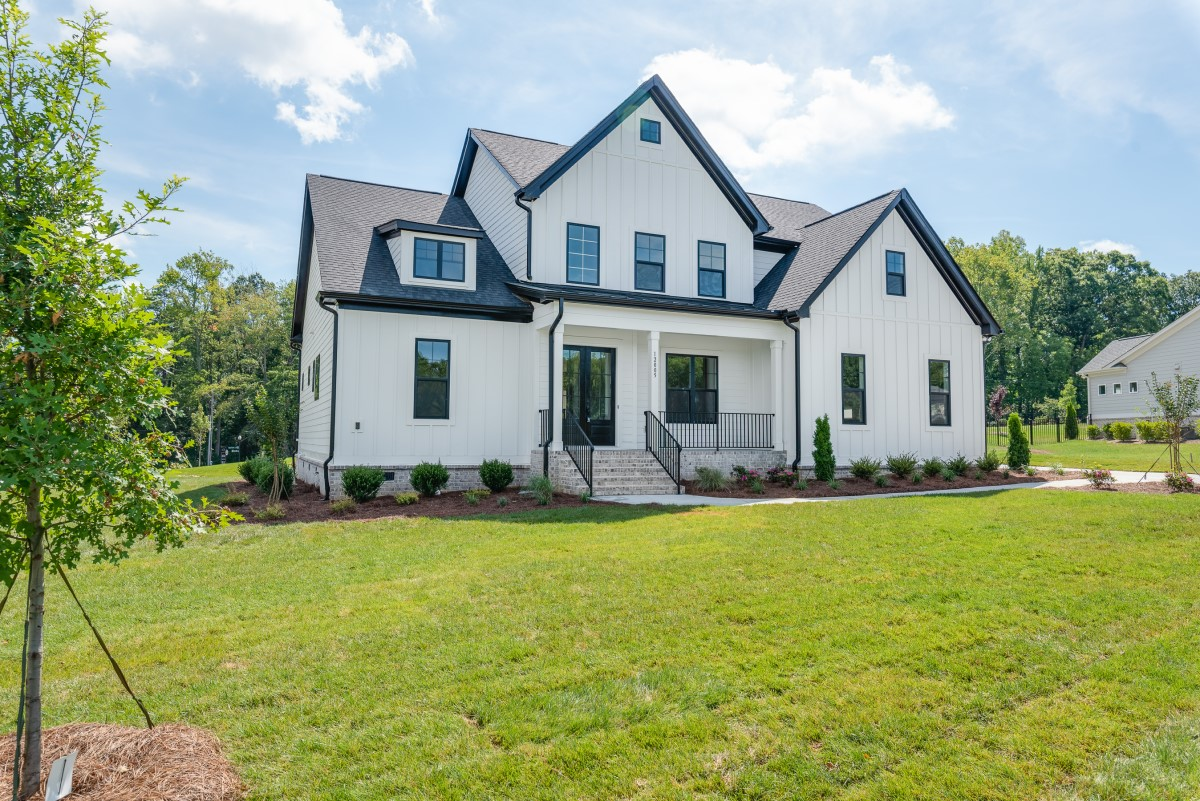 How to style your home with the white house and black trim?