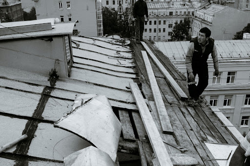 How to Fix Hail Damage on Your Roof: DIY vs Professional