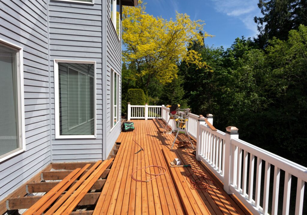 7 Tips For Choosing The Right Decking Material