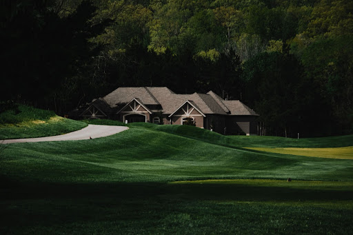How to Create a Backyard Golf Oasis