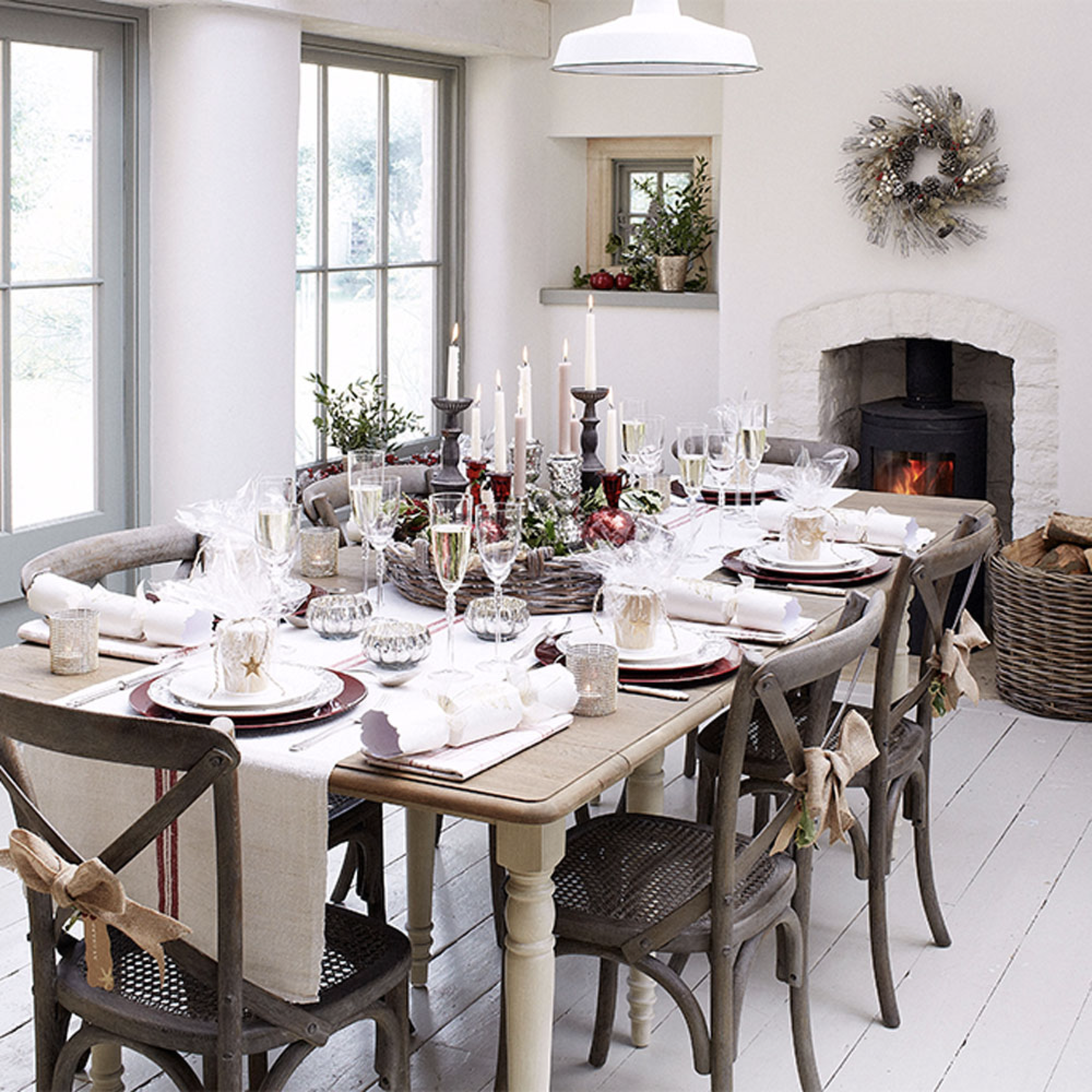 10 Simple Yet Classy Dining Table Decor Ideas!