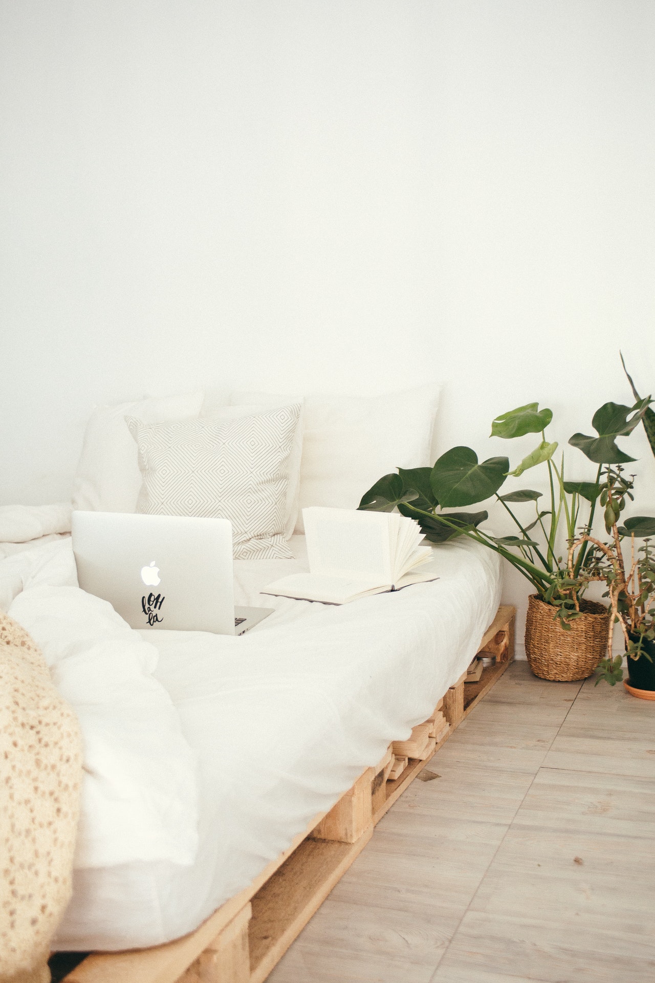 Transforming Your Living Room: 7 Elegant Décor Ideas