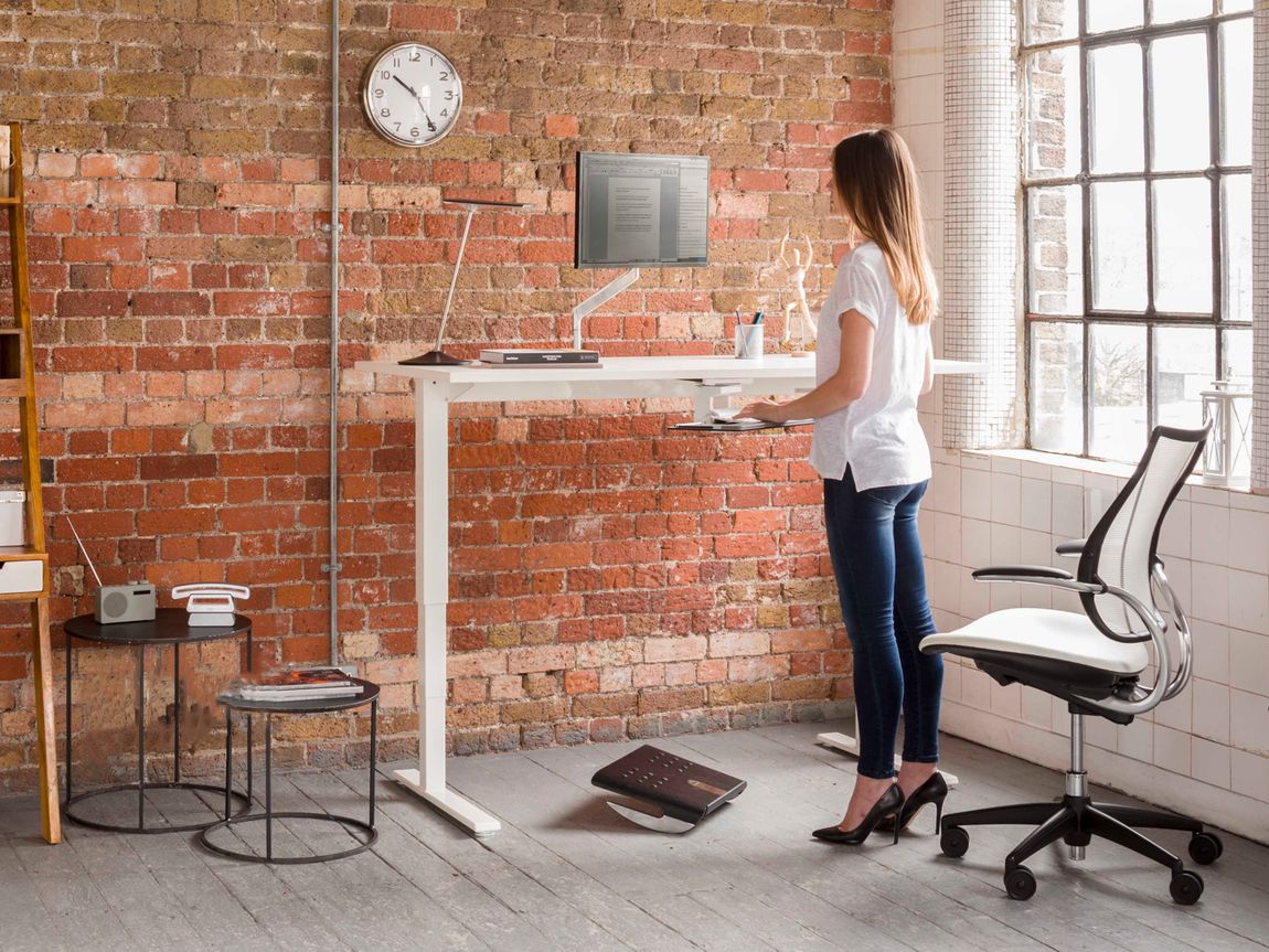 Staying Active with Modern Standing Desks
